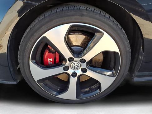 Used 2017 Volkswagen GTI SE image 2