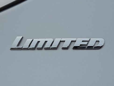 Used 2024 Toyota Tundra Limited AWD/4WD image 8