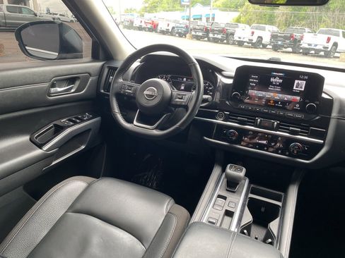 Used 2023 Nissan Pathfinder SL w/ Lighting Package (N92) image 25