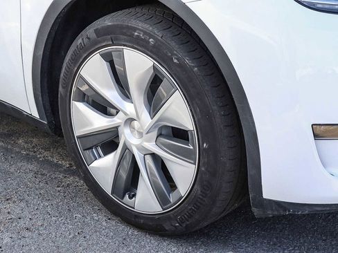 Used 2023 Tesla Model Y Long Range image 5