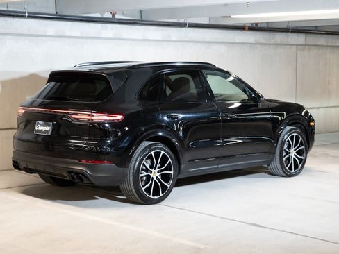Certified 2023 Porsche Cayenne Platinum Edition AWD/4WD image 9