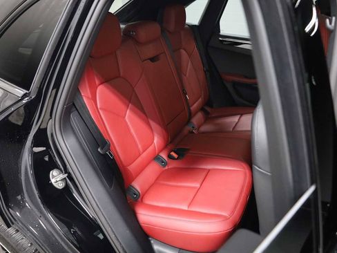 Certified 2025 Porsche Macan image 37