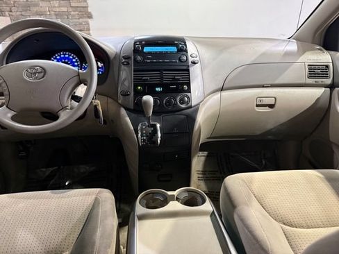 Used 2010 Toyota Sienna LE FWD image 26