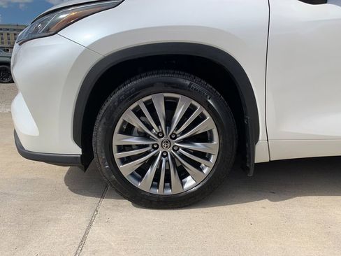 Used 2020 Toyota Highlander Platinum image 36