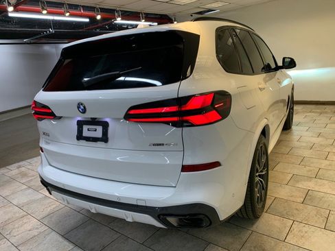 Used 2024 BMW X5 xDrive40i w/ M Sport Package AWD/4WD image 9