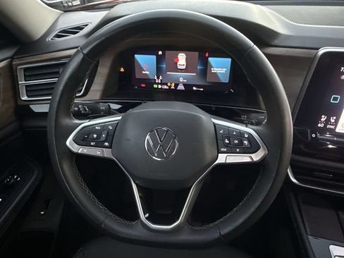 Used 2024 Volkswagen Atlas SE AWD/4WD image 11