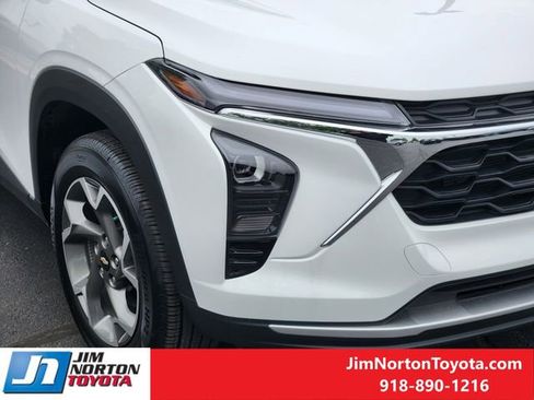 Used 2025 Chevrolet Trax LT w/ Driver Confidence Package FWD image 10