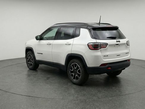 Used 2025 Jeep Compass Trailhawk AWD/4WD image 6
