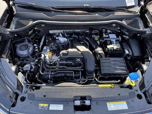 Used 2025 Volkswagen Taos SE FWD image 36