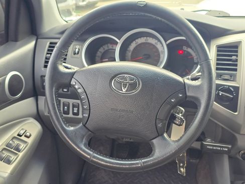 Used 2011 Toyota Tacoma 4x4 Double Cab w/ TRD Sport Pkg w/JBL Audio image 19