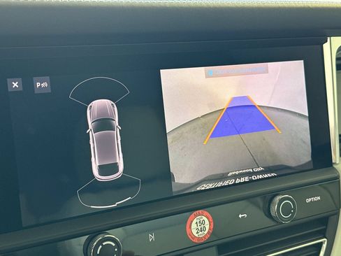 Certified 2025 Porsche Macan AWD/4WD image 24