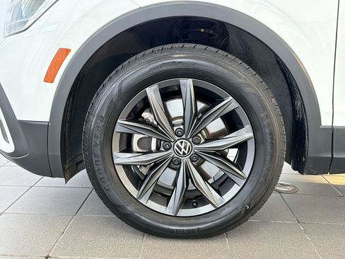Used 2022 Volkswagen Tiguan SE FWD image 12