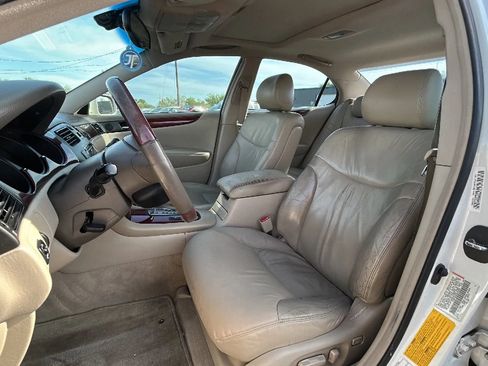 Used 2002 Lexus ES 330 FWD image 2