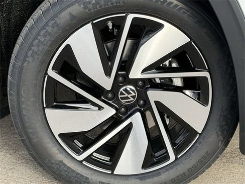 New 2026 Volkswagen Atlas SE image 6