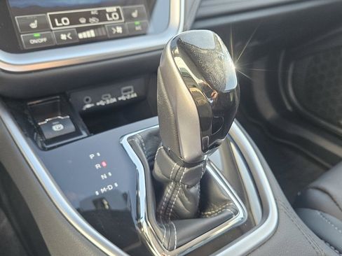 Used 2025 Subaru Outback Limited image 12