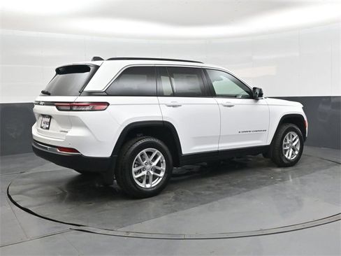 New 2025 Jeep Grand Cherokee Laredo image 4