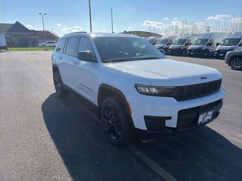 New 2025 Jeep Grand Cherokee L Altitude AWD/4WD image 8