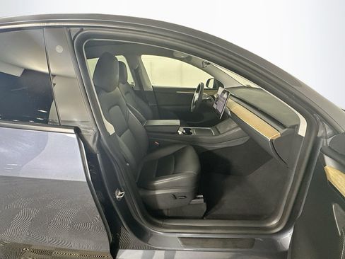 Used 2023 Tesla Model Y Long Range AWD/4WD image 29