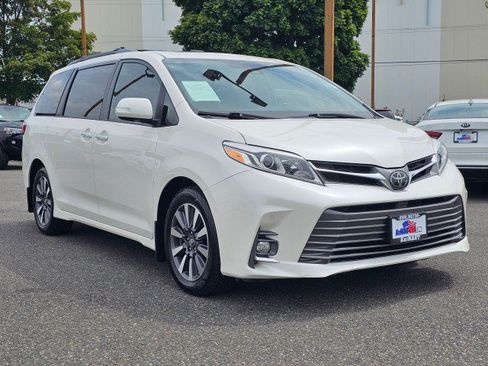 Used 2020 Toyota Sienna Limited FWD image 1