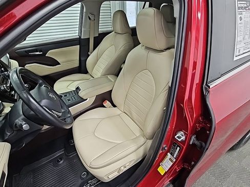 Used 2022 Toyota Highlander XLE image 29