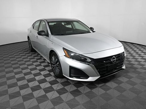 Used 2024 Nissan Altima 2.5 SV image 22