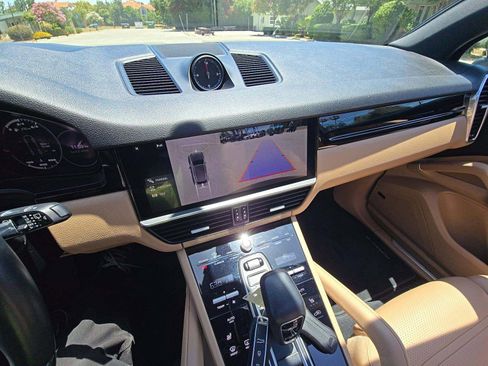 Used 2019 Porsche Cayenne AWD/4WD image 9