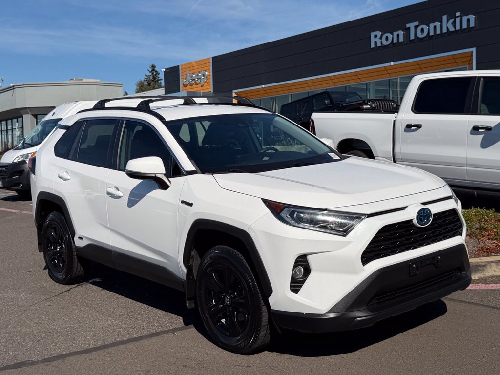 Used 2020 Toyota RAV4 XLE w/ XLE Grade Weather Package AWD/4WD image 2