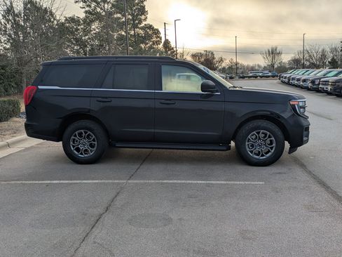 Certified 2025 Ford Expedition Active image 3