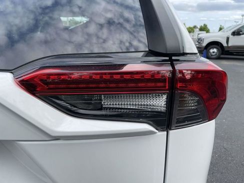 Used 2021 Toyota RAV4 XLE FWD image 32