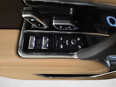 New 2026 Land Rover Range Rover Long Wheelbase SE image 29