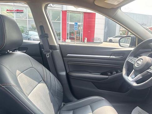 Used 2023 Nissan Altima 2.5 SR w/ SR Premium Package FWD image 10