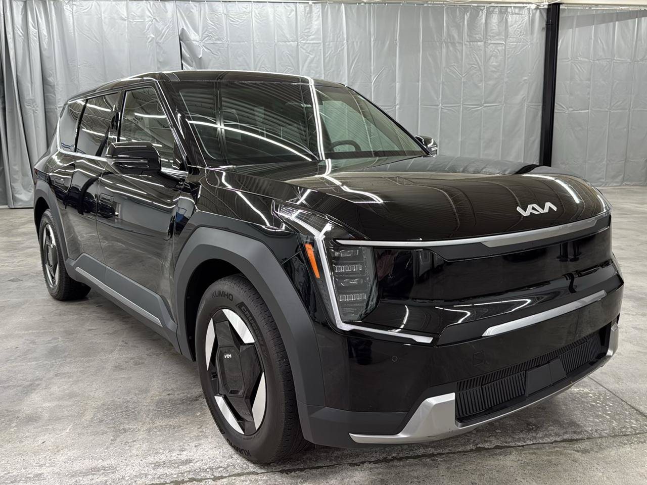 Used 2024 Kia EV9 Light Long Range RWD image 4