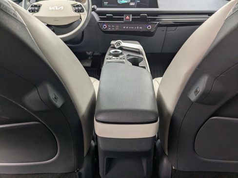 Used 2022 Kia EV6 Wind RWD image 18