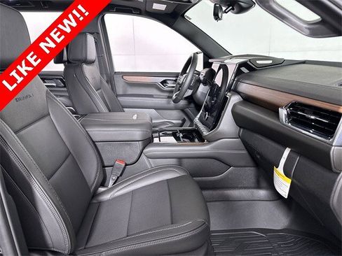 Used 2025 GMC Yukon Denali w/ Denali Reserve Package image 29