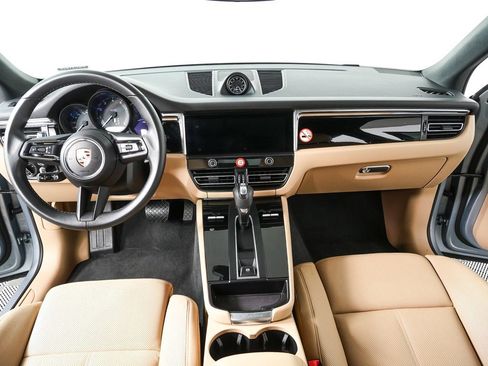 Certified 2025 Porsche Macan image 20
