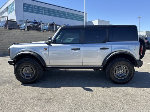 Used 2024 Ford Bronco Badlands image 6