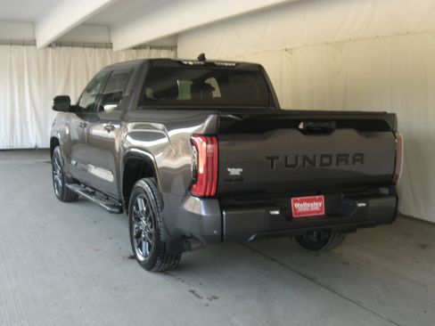 Used 2022 Toyota Tundra Platinum image 25