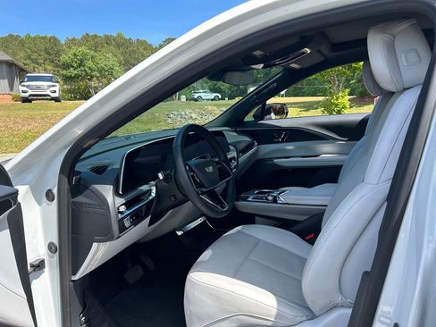 Used 2024 Cadillac Lyriq Luxury AWD/4WD image 39