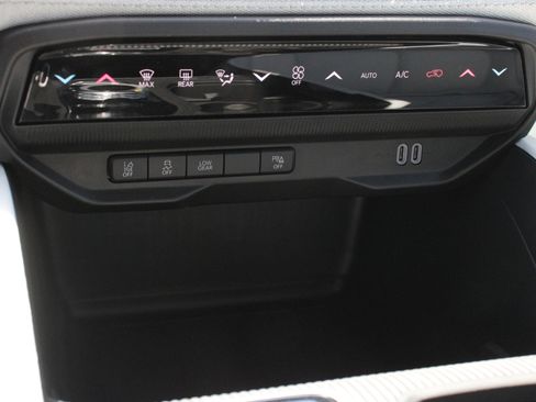 Used 2026 Jeep Cherokee Laredo AWD/4WD image 18