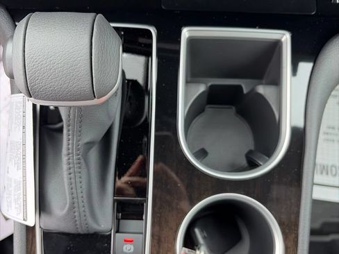 Used 2026 Toyota Sienna Limited FWD image 30