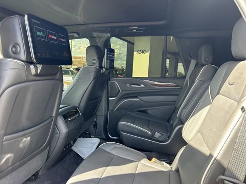 Certified 2023 Cadillac Escalade Premium Luxury image 13