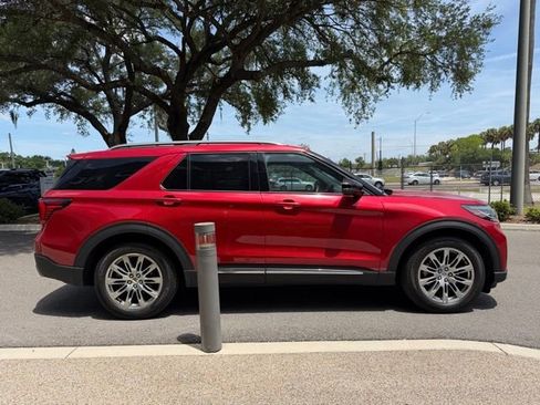 Used 2025 Ford Explorer Platinum RWD image 3