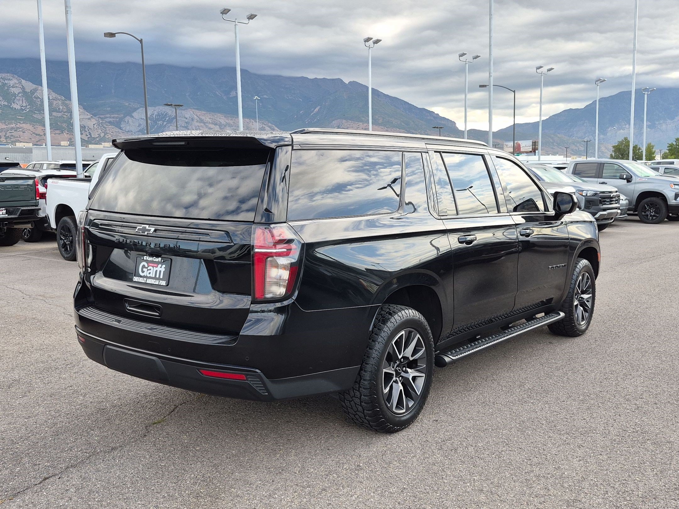 Used 2023 Chevrolet Suburban Z71 AWD/4WD image 3