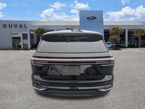 Used 2025 Lincoln Nautilus Premier AWD/4WD image 5