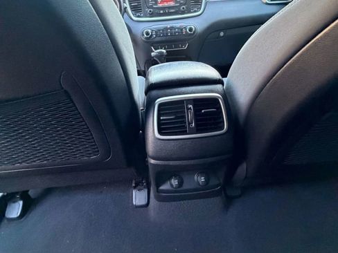 Used 2016 Kia Sorento LX w/ LX Convenience Package image 8