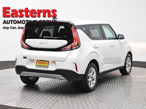 Used 2024 Kia Soul LX w/ Option Group 015 FWD image 5