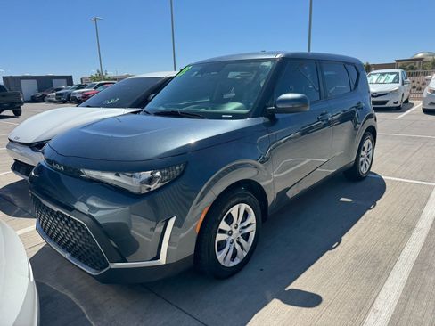 Certified 2023 Kia Soul LX FWD image 2