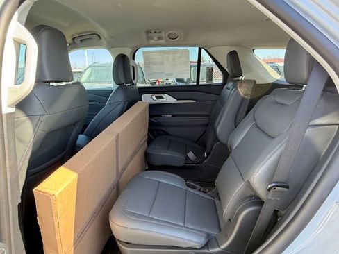 New 2026 Ford Explorer Active w/ Active Comfort Package image 15