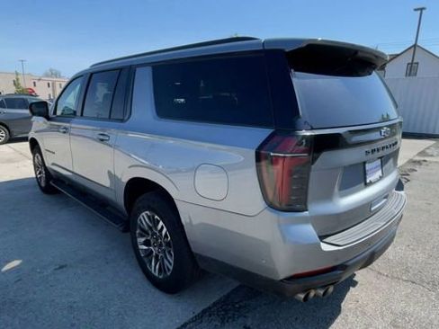 Used 2025 Chevrolet Suburban Z71 AWD/4WD image 8