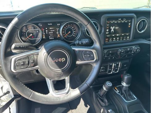 Used 2018 Jeep Wrangler Unlimited Sahara image 12